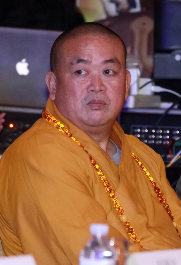 不查不知道一查吓一跳，掌管少林寺38年的释永信，私下到底多享受