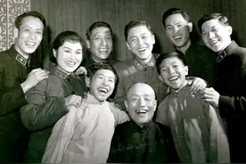 1961年，常连安与常宝霆、常宝华、常贵田等子孙在天津的一张合影图片