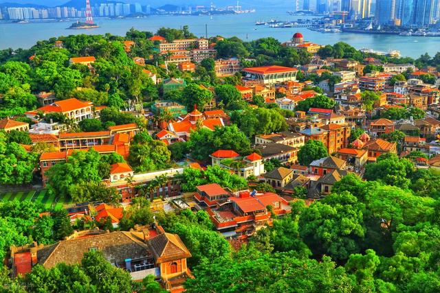 都说厦门比杭州还好，两地都去过，实话实说厦门很多地方不如杭州