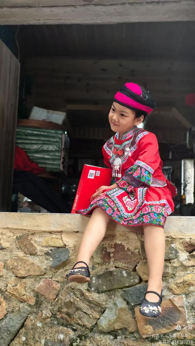 彩色旅图|光影里的霞浦:馒头山、下尾岛,半月里的畲族小姑娘
