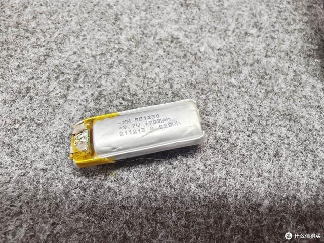 长时间闲置导致无法开机怎么办？更换电池让耳机起死回生