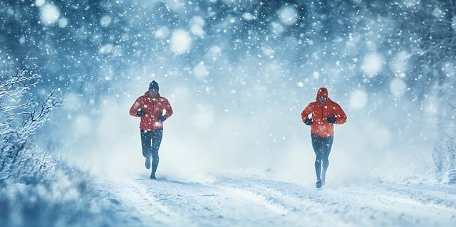 冬季晨跑科学指南：六看黄金法则助你跑过寒冬无忧！