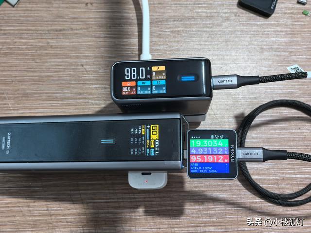 酷态科10号Ultra屏显充电器性能评测