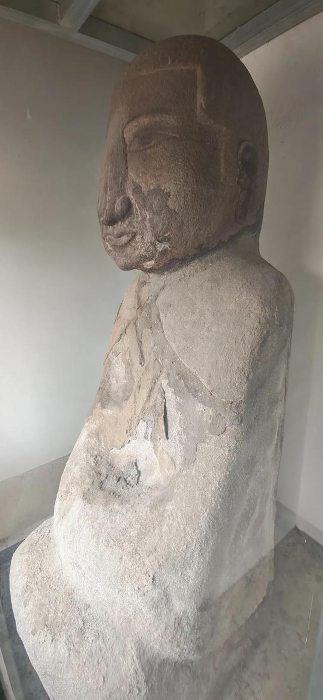 斗门石爷庙里的西汉牛郎石像