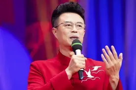 他是重情义的主持，对瘫痪妻子不离不弃！可儿子却成了“恶霸”？图片