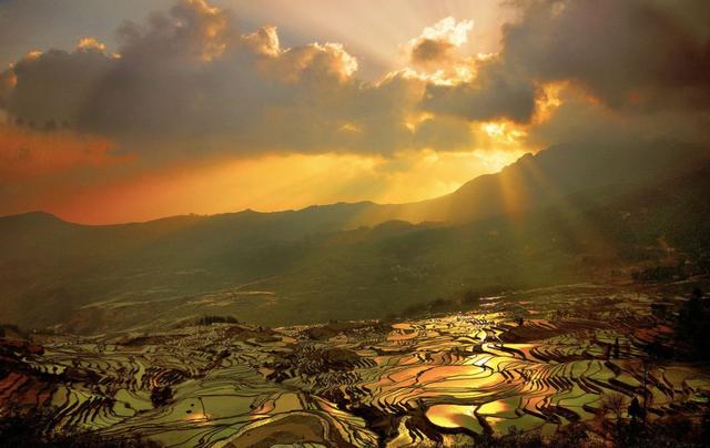 这个元旦，来元阳观赏梯田光影，参加百米长街宴吧