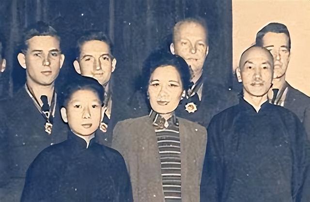 宋美龄贴身护士揭秘：她晚年在美国时，经常嘟囔“没有铜钿”