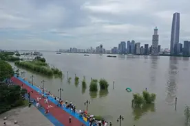 武汉市防汛抗旱指挥部：预计今年出梅时间较常年偏晚 ，长江中下游各站将在7月中下旬陆续退出警戒水位图片