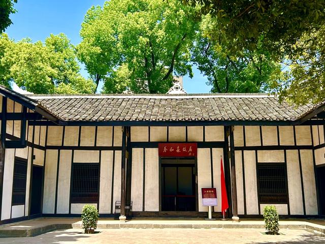 别只打卡岳麓山！东门下山这条老街，值得逛一天！