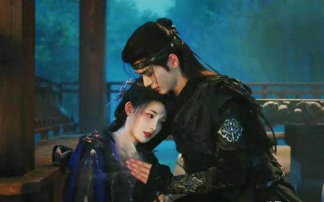 拦腰抱、湿身吻，《暗河传》2搭的他俩，贡献了全剧最大尺度