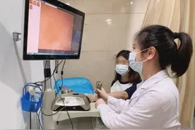 手指总脱皮，却抹什么都不管用？或是3种病的征兆，最好上点心图片