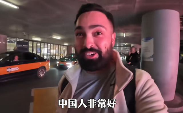 美国博主第一次来中国旅游，一天后直言：中国到处充满“危险”
