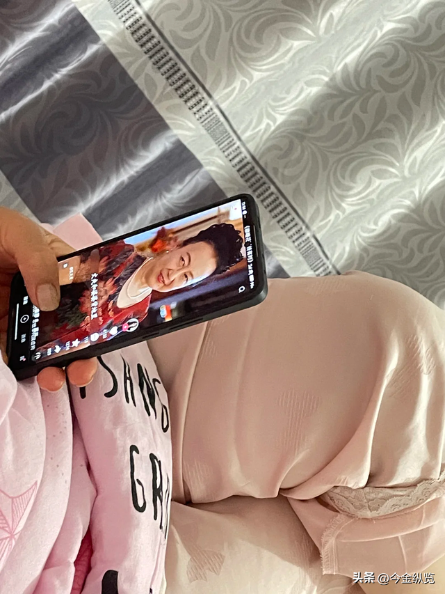 3000万短剧、954吨美妆！谁说老年人只顾省钱？他们才是消费金矿