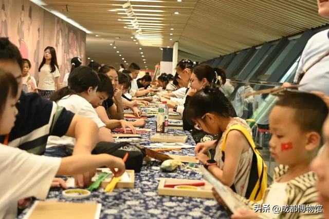 中秋丨不只是赏月！来成都博物馆学妆造、观皮影、做花灯……玩出新花样