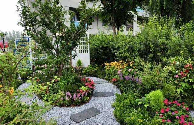 解锁宝藏标地、花植印章和惊喜福利！来花乡，开启秋日的City Walk——