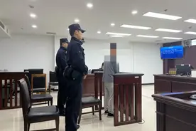 无耻！北京一对情侣租房，遭五旬房东潜入、偷窥图片