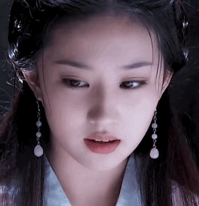 一场香港大火，让大家看清了38岁刘亦菲的"真面目"，赵立坚说对了