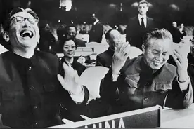 1971年，中国重返联合国，纽约时报：乔冠华的笑震碎会议厅玻璃图片