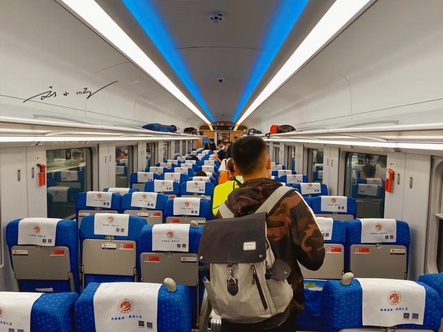 兰州机场“太离谱”！比上海浦东机场还远，竟要坐动车去坐飞机？