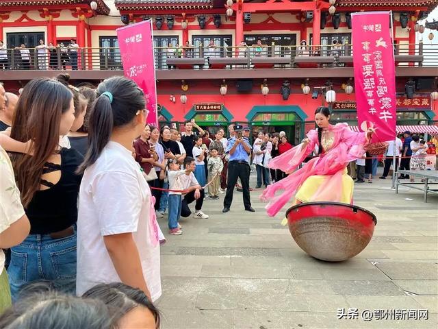 “双节”同庆！鄂州节日氛围拉满