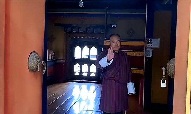 北京大姐爱上小19岁僧人，豪掷500万盖寺庙，11年了过得怎么样？