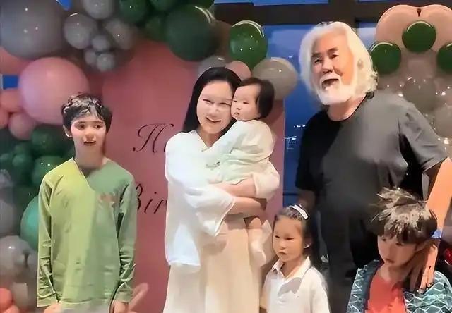 “牡丹花下死	，做鬼也风流！	”74岁的张纪中完全活成了“笑话”！