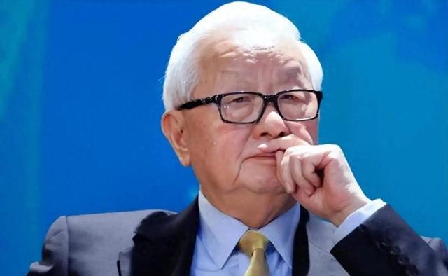 仅差1美元，他误成芯片霸主，同门师弟却弃美回国，誓死突围！