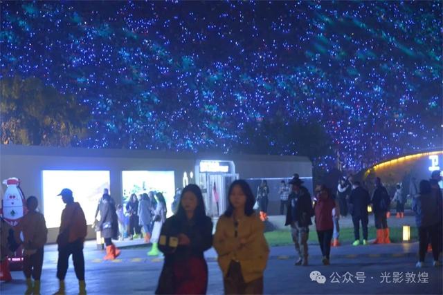 甘肃敦煌迎来国庆节中秋节双节旅游高峰