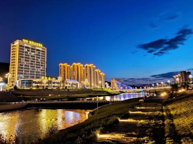 月满青泥河，灯候远方客——成县双节夜游全攻略