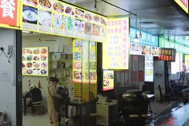 污水漫溢味太重 臭气熏天市民叫苦不迭图片