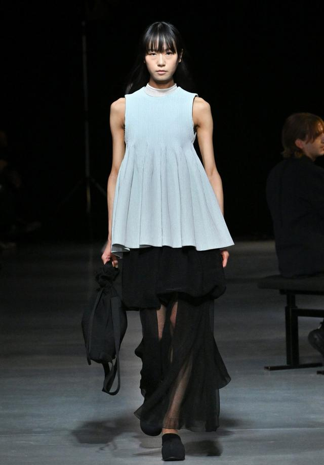 Cfcl 透明如玻璃, 编织着理念, 衣服亦是工具