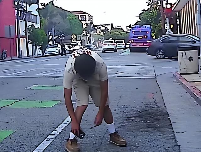 特朗普举着孩子照片，对哭泣的母亲承诺：我相信中国会执行死刑的