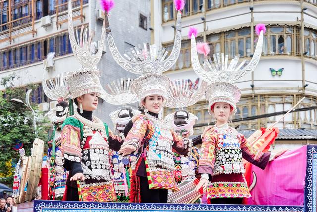 黔东南雷山苗年，载歌载舞，热闹非凡，感受一场流动的非遗盛宴