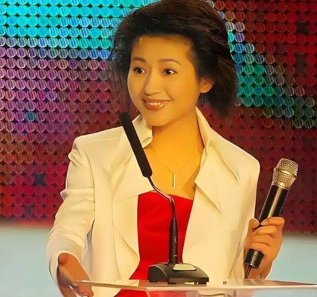 善恶到头终有报！57岁央视女主持王小丫，已走上另一条大路