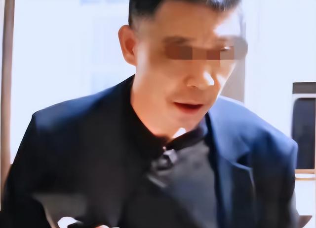 亲戚为暴打母亲男叫屈！他良心不坏，动手事出有因	，老人拿钱捞人