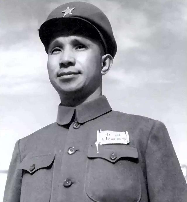 1950年李伦获得一等军功，无人知道他是李克农的儿子，后来如何了
