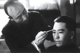 1979年，邓大姐得知扮演周总理的王铁成有个痴儿：找大夫帮孩子看图片