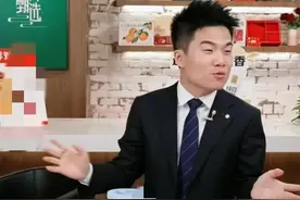 董宇辉下午去清华大学演讲，晚上直播间卖菜，现实版月亮与六便士图片