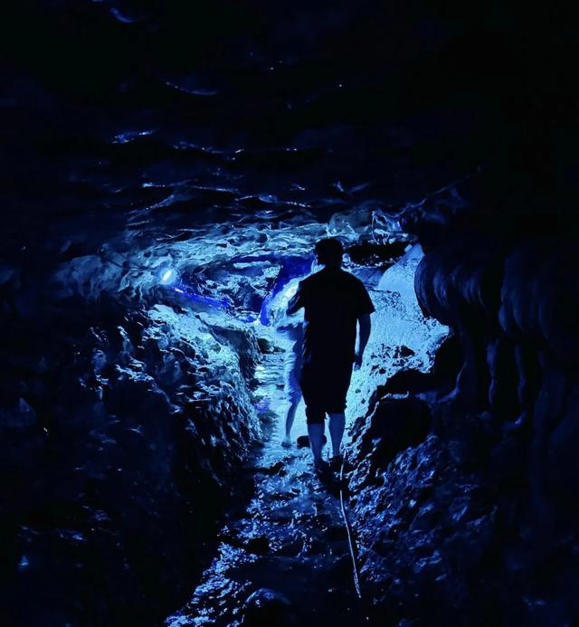 成都以西的隐秘小村,赏萤火虫、溪涧踩水、探秘溶洞…1.5h刹拢!