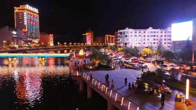 宕昌的夜：慢下来的时光 热起来的生活