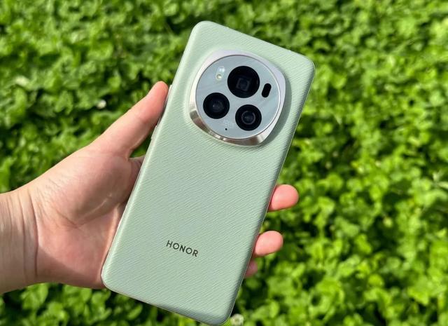 荣耀“乱套了”，16GB+512GB突降2900元，3D解锁+100倍变焦+卫星