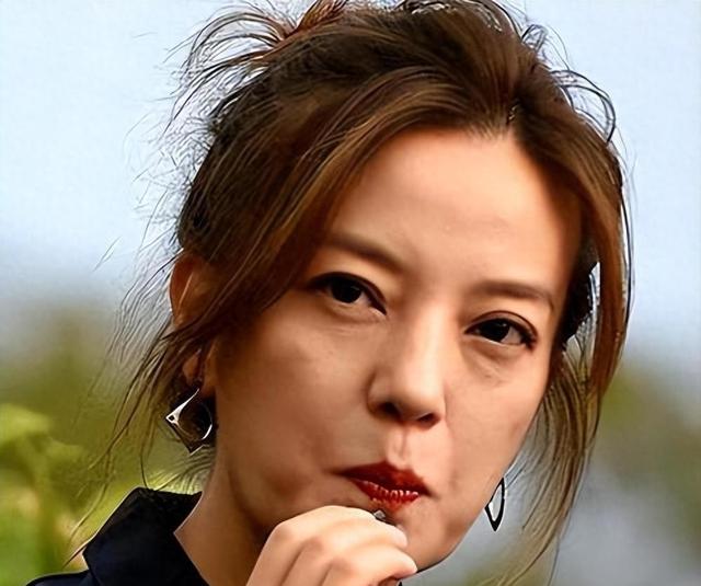 事业没了	，婚也离了，被封杀5年后赵薇不再隐忍，首次回应传闻