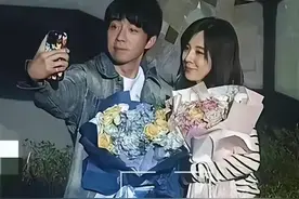 俞灏明与王晓晨官宣婚讯前，低调恋爱三年，后悔过去的所有恋情图片