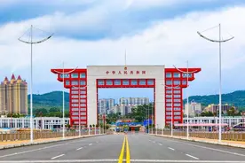 中国边防出入境最热的十个口岸！1、东兴口岸，2、河口口岸图片