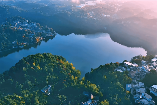 躲开镇山村的烟火，我在一水之隔的李村，找到冬日最深的宁静！