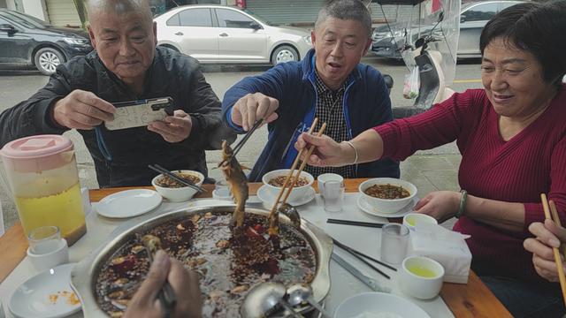 雨中骑行去漂流