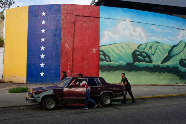 媒体人：美“封锁”委空域遭反制
