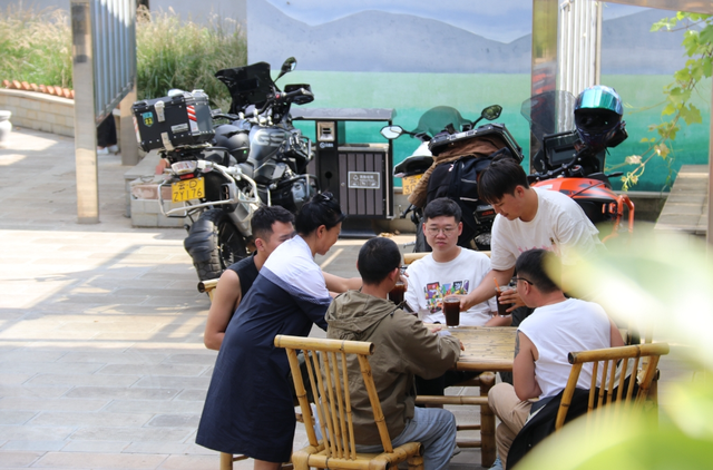 马龙土瓜冲旅居村：茶香咖香酿出退休后的馥郁芬芳