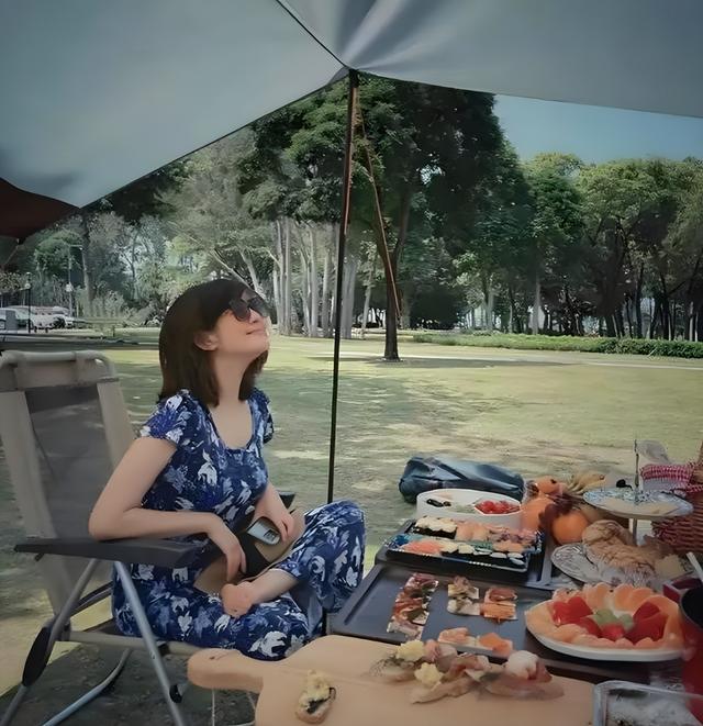 傍大款，当小三，私生活混乱！难怪16年过去，阔太们还在防着她