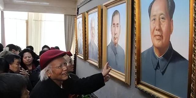 天安门城楼上，为何不悬挂毛主席的照片，反倒要挂毛主席的画像?